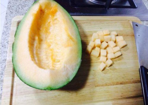 王子吃哈密瓜视频,甜蜜瞬间引网友热议