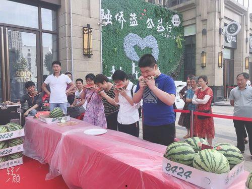 吃瓜群众吃瓜对联是什么,趣味横生，笑谈人间百态